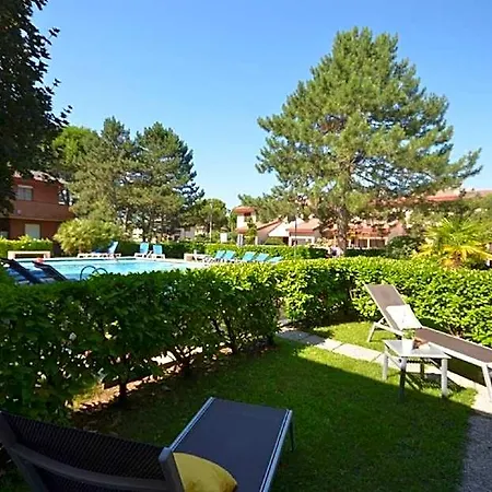 By The Pool Flat With Ac 호텔 3*